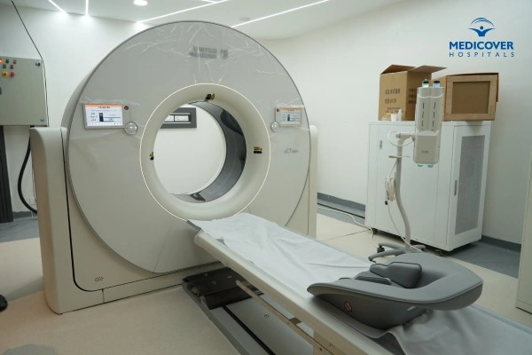 Wide Detector Gantry of 640 Slice CT Scanner Alt: Side view of the 640 slice CT scanner